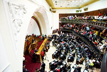 PARLAMENTO VENEZOLANO PROMETE APROBAR LEYES PARA "SOCIALISMO BOLIVARIANO"