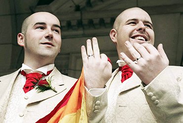 PRIMERA "BODA HOMOSEXUAL" EN LA HISTORIA DEL REINO UNIDO.