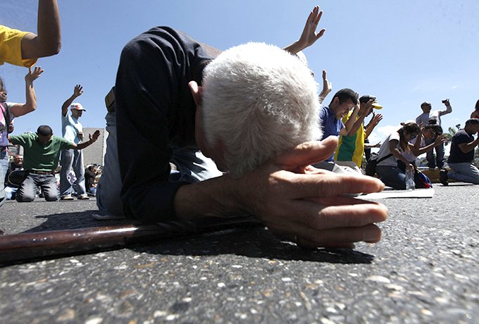 12 Cristianos en favor de la paz (AVN)