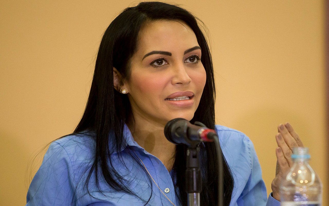 UNAS 1.200 PERSONAS EXCLUYERON SU FIRMA PARA TRÁMITE DE REVOCATORIO DE MADURO