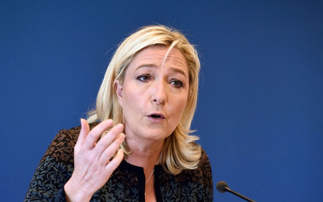 7 Marine Le Pen, Demuelen iglesias en Francia WEB