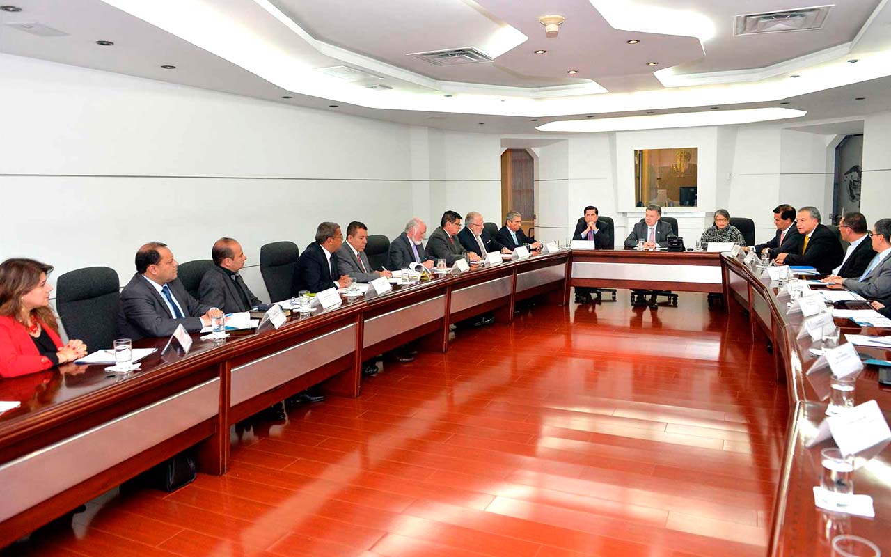 18-santos-se-reunio-con-iglesias-cristianas-jpg-web