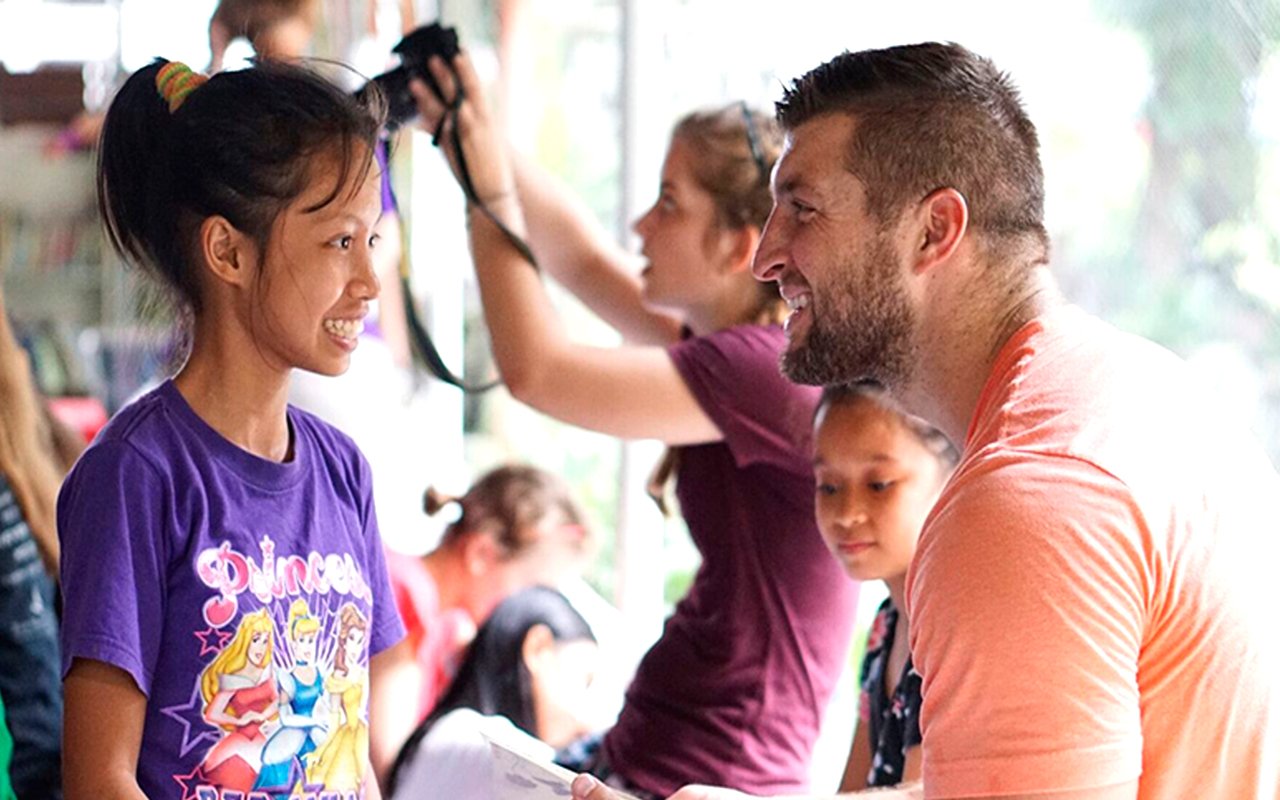 18-tim-tebow-en-filipinas-jpgweb