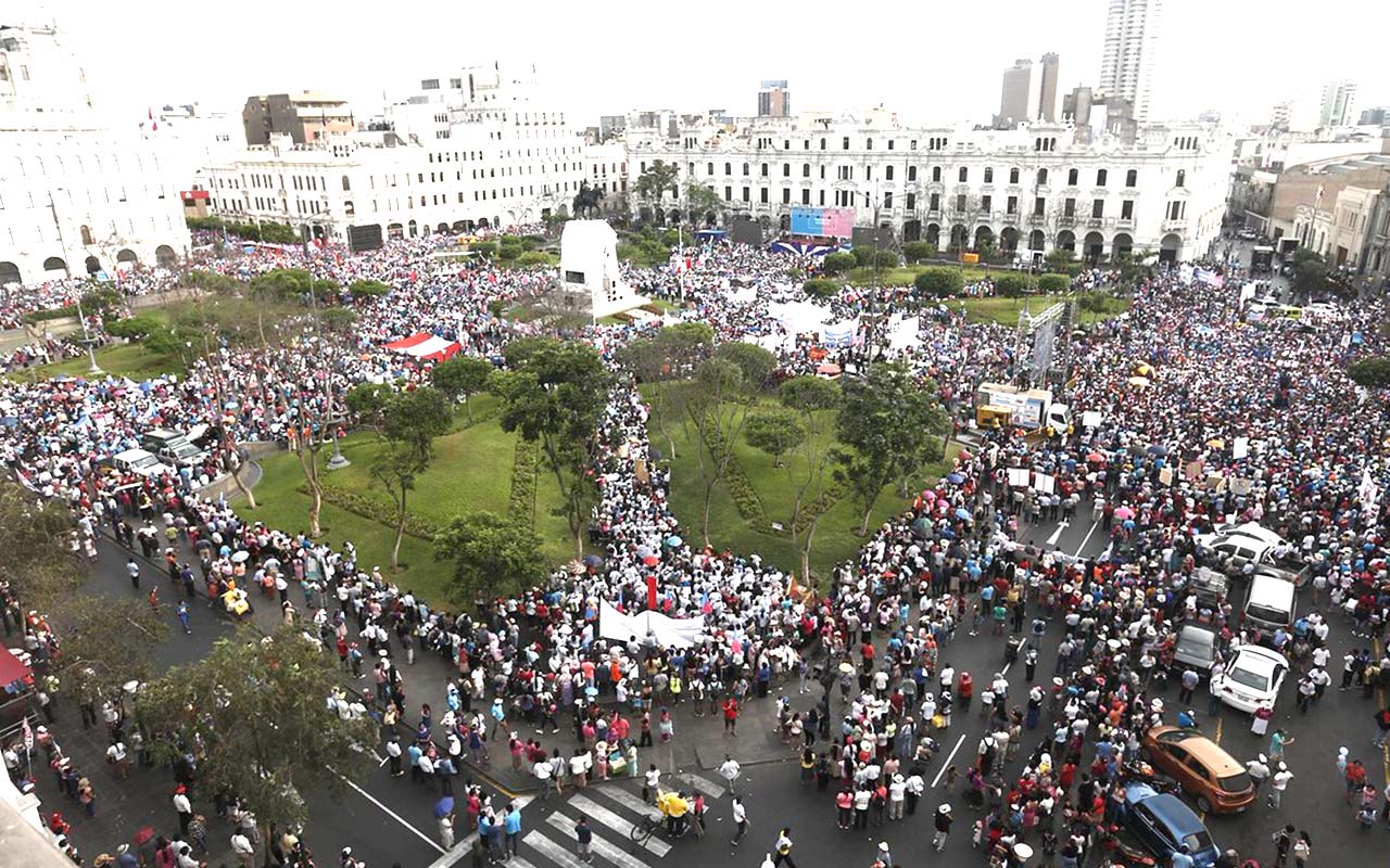 19-(1)-Marcha-en-Perú.jpg-WEB