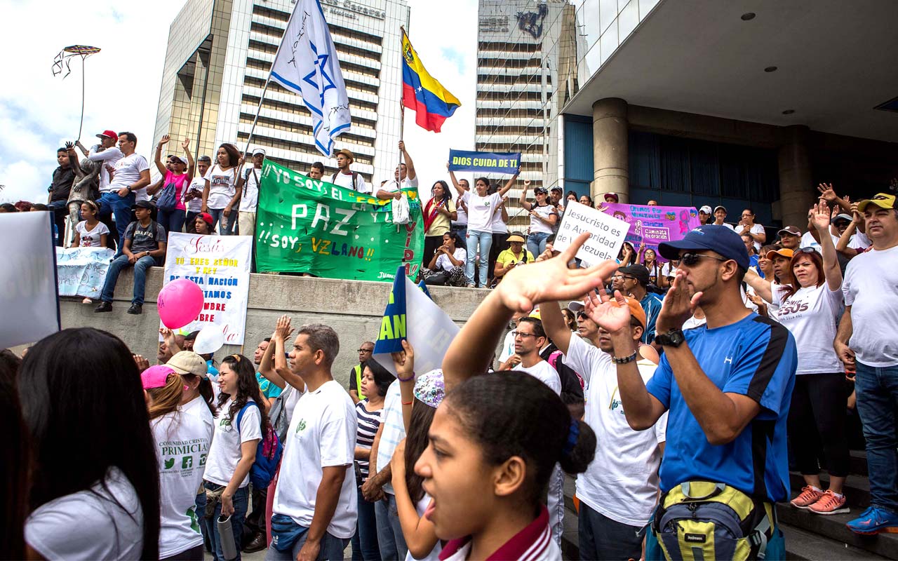 3-Pastores-esperan-un-avivamiento-en-medio-del-caos-social-WEB
