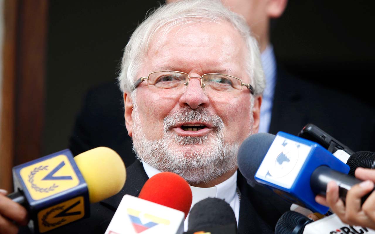 2-Nuncio-Aldo-Giordano-(AVN).jpg-WEB