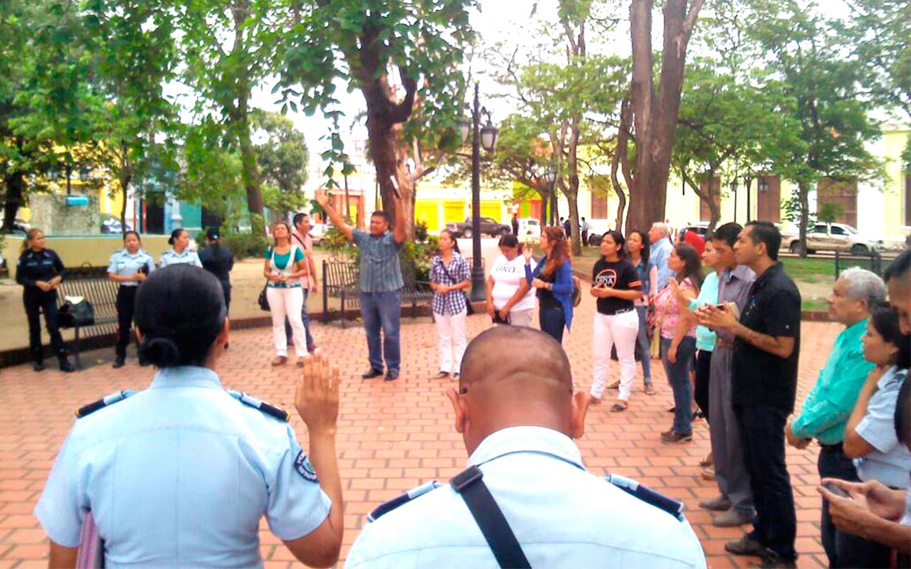 3-Policías-de-Barinas-oran-en-las-calles-(Kheren-Rojas).jpg-WEB