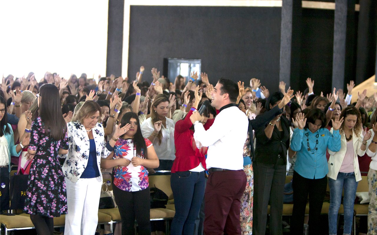 3 Congresos de hombres y Mujeres en PLC WEB