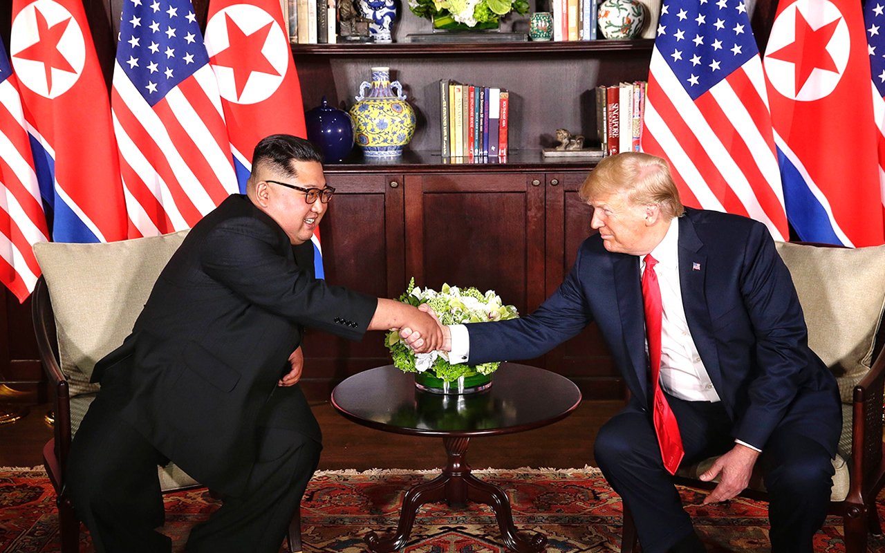 6 El presidente de los Estados Unidos, Donald J. Trump y el líder norcoreano, Kim Jong-un (i) WEB