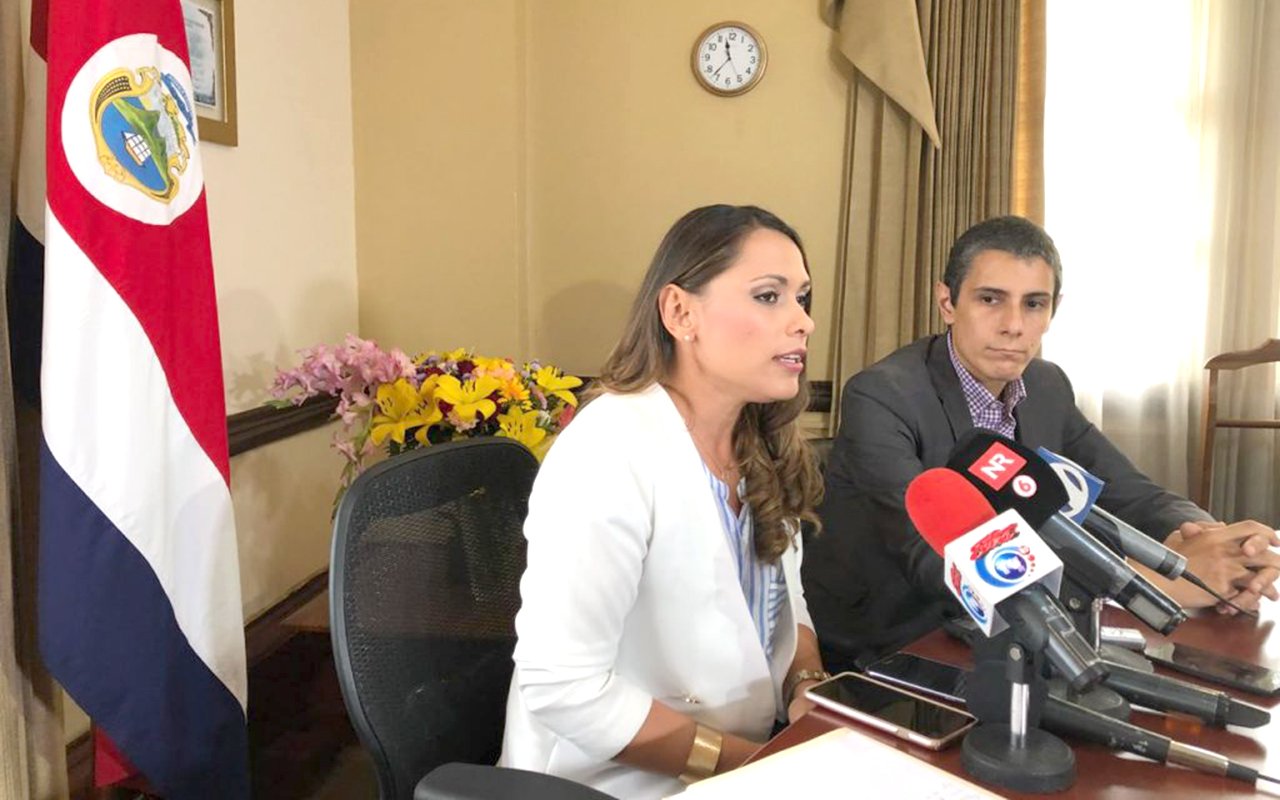 6 Diputada costarricense Ivonne Acuña Cabrera contra el aborto
