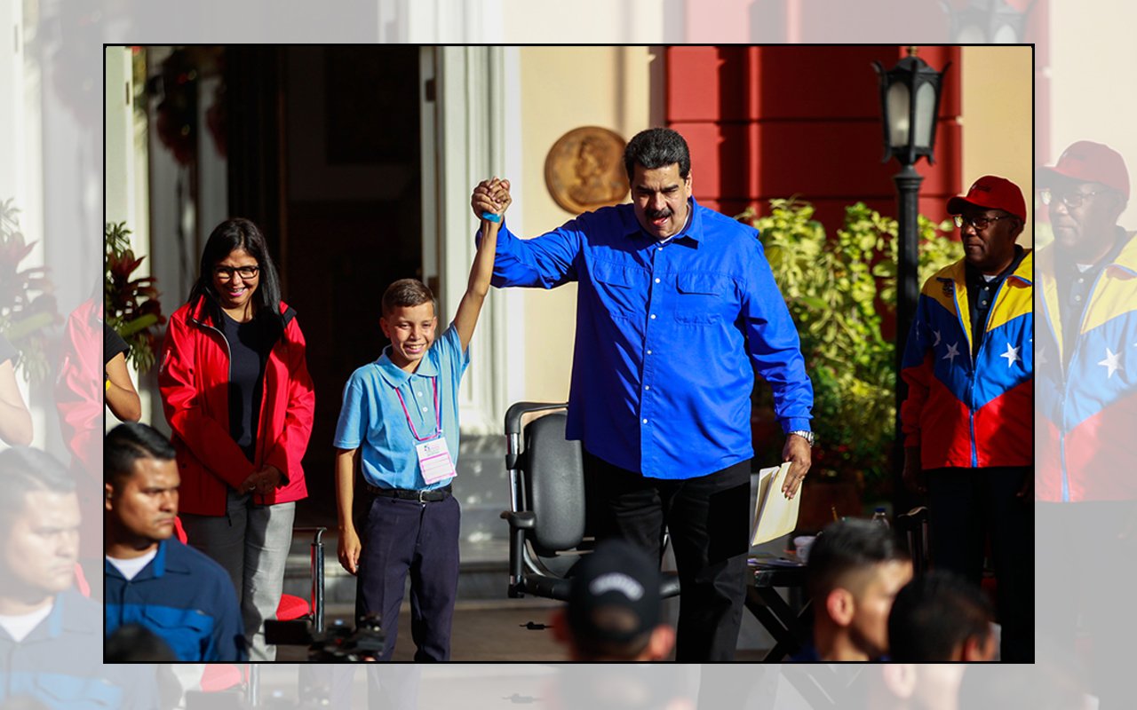 3 Maduro alza la mano WEB