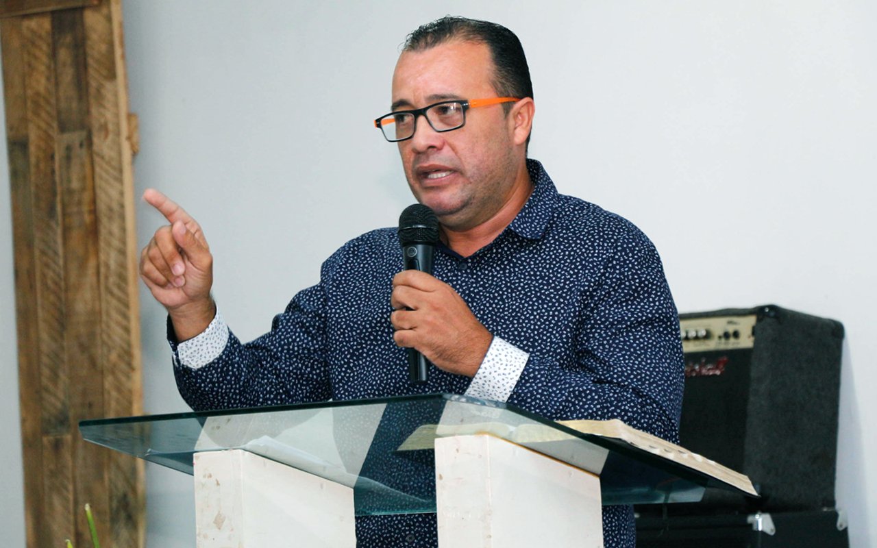 Pastor Charly Sanchez