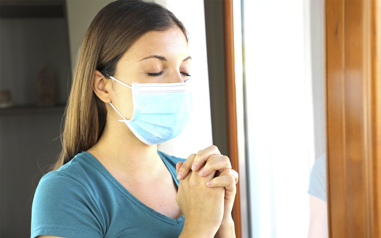 6-7 “Cambiando la realidad de la enfermedad por la verdad de la salud de Dios por medio de la oración” (Freepik) (1) WEB