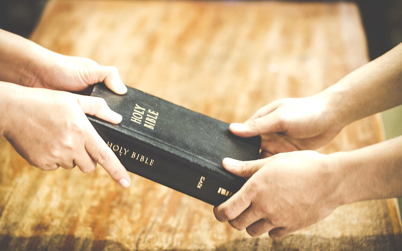 Organización benéfica cristiana enviará 100000 Biblias a los creyentes perseguidos en todo el mundo (Freepik) WEB