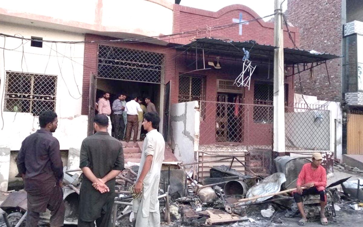 Pakistán reparará los daños a cristianos perseguidos que perdieron todo WEB