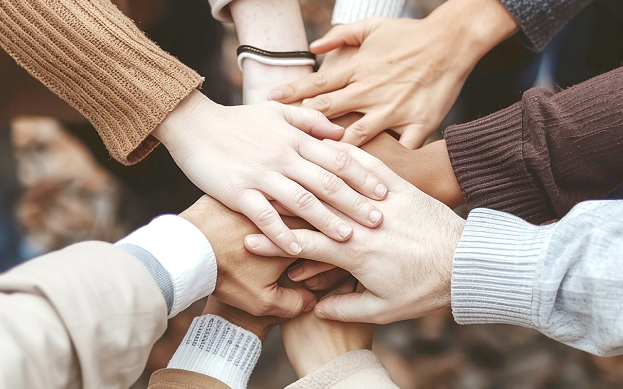 Trabajando JUNTOS en tiempos difíciles (Freepik) WEB
