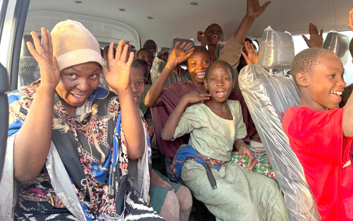 Los restantes 130 estudiantes y personal de una escuela católica secuestrados fueron liberados en Nigeria WEB