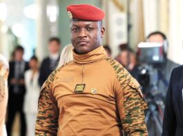 El líder de Burkina Faso rechaza la ley islámica y apoya la educación