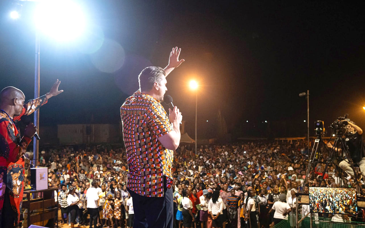 Iglesia carabobeña se reúne previo a la visita del evangelista internacional Daniel Kolenda WEB